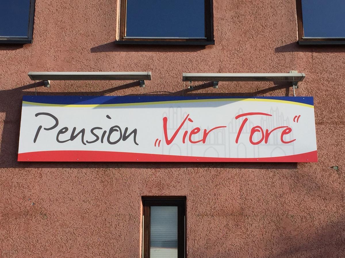 Pension ,,Vier Tore" นอยบรันเดนบวร์ก ภายนอก รูปภาพ